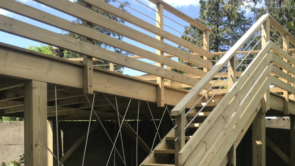 Aménagement extérieur terrasse et escalier en bois