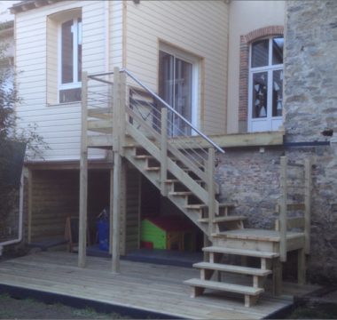 Escalier en bois et garde corps en inox