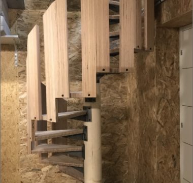 Escalier intérieur colimaçon en bois