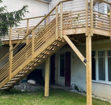 Création d'une terrasse sur pilotis à Laval